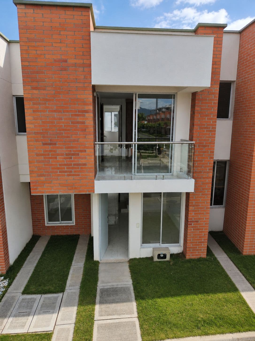 Estrena amplia casa en condominio